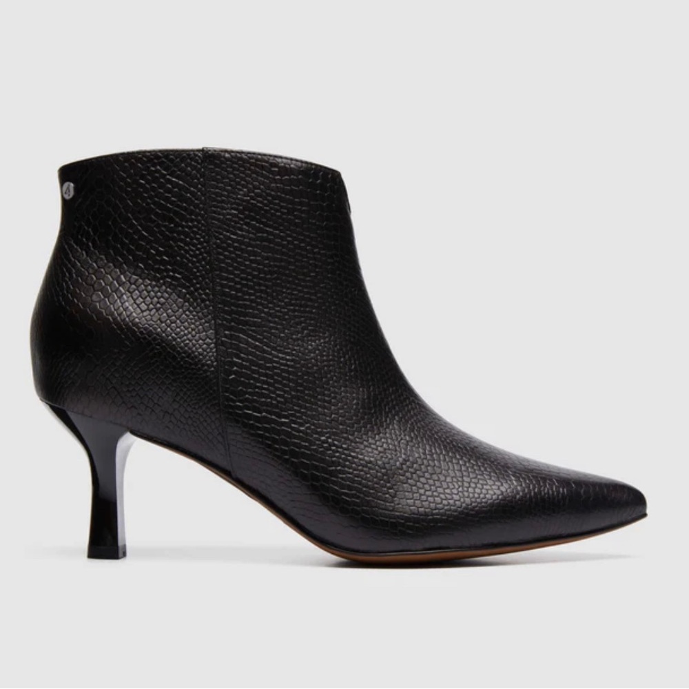Frankie4 Addison Black Reptile Emboss Stiletto-heeled boots, Size 7.5